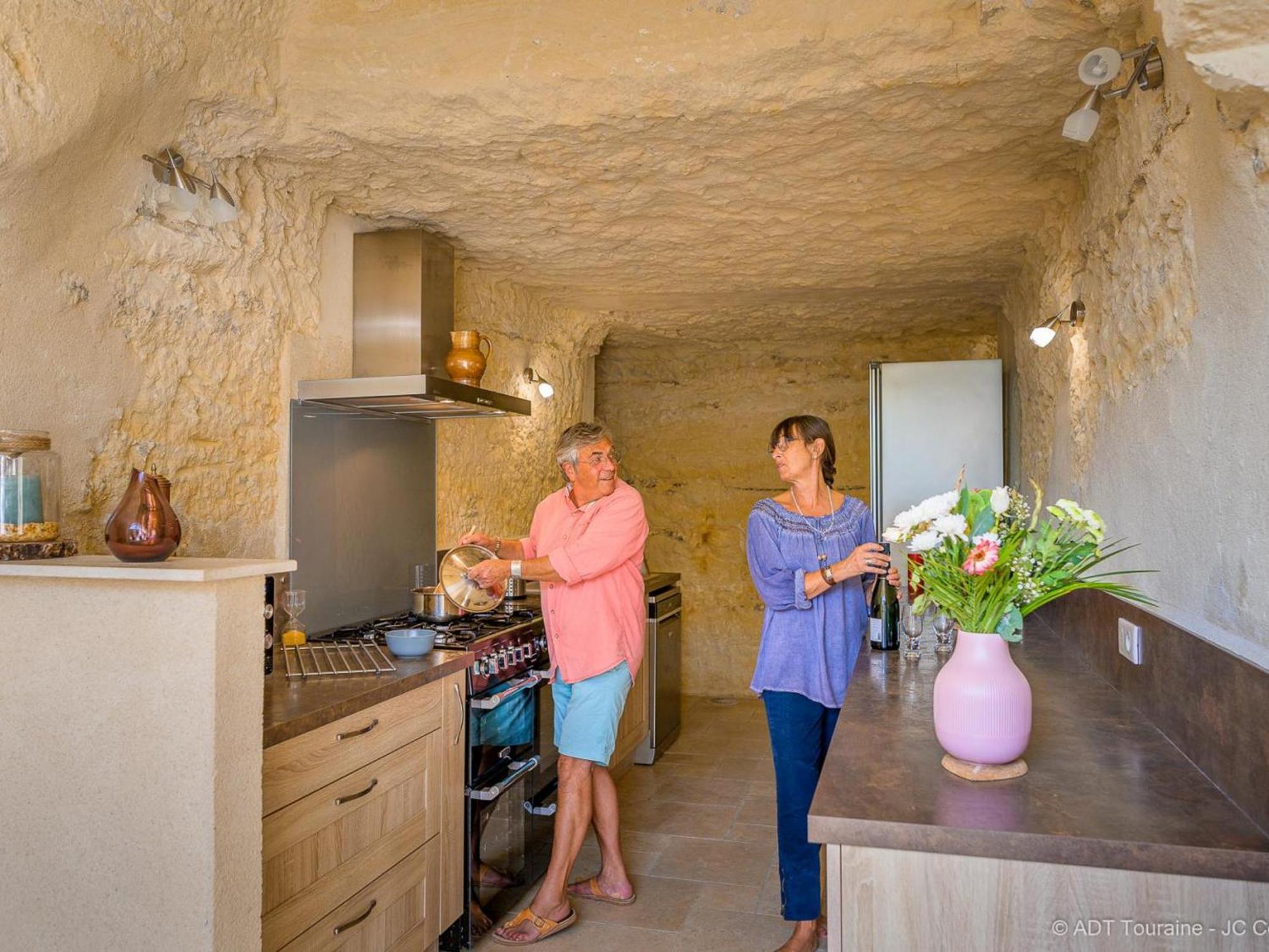 Maison Troglodyte Elegante Avec Spa, Salle De Jeux Et Jardin Clos A Vouvray - Fr-1-381-87 Exterior photo